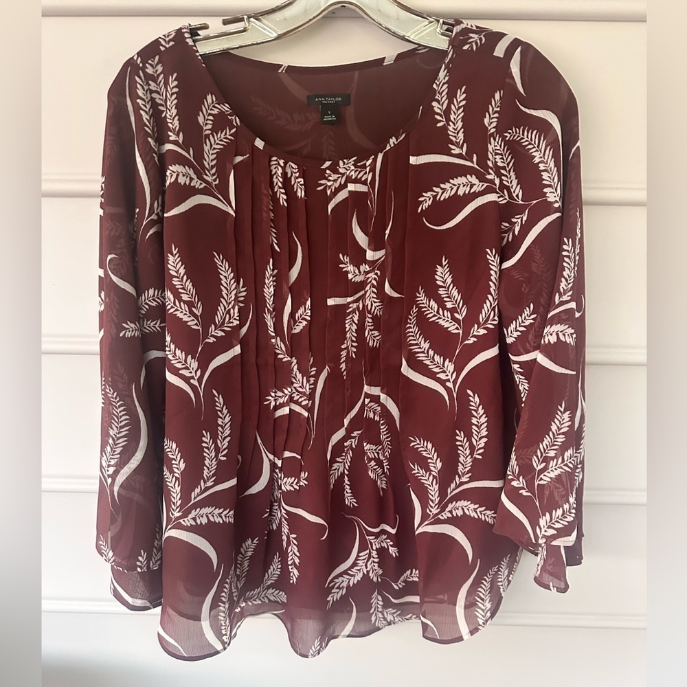 Ann Taylor Maroon and White Leaf Pattern Blouse size S